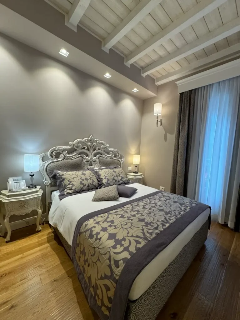 Camera Domus Camillus con letto elegante boutique hotel Milano Centrale