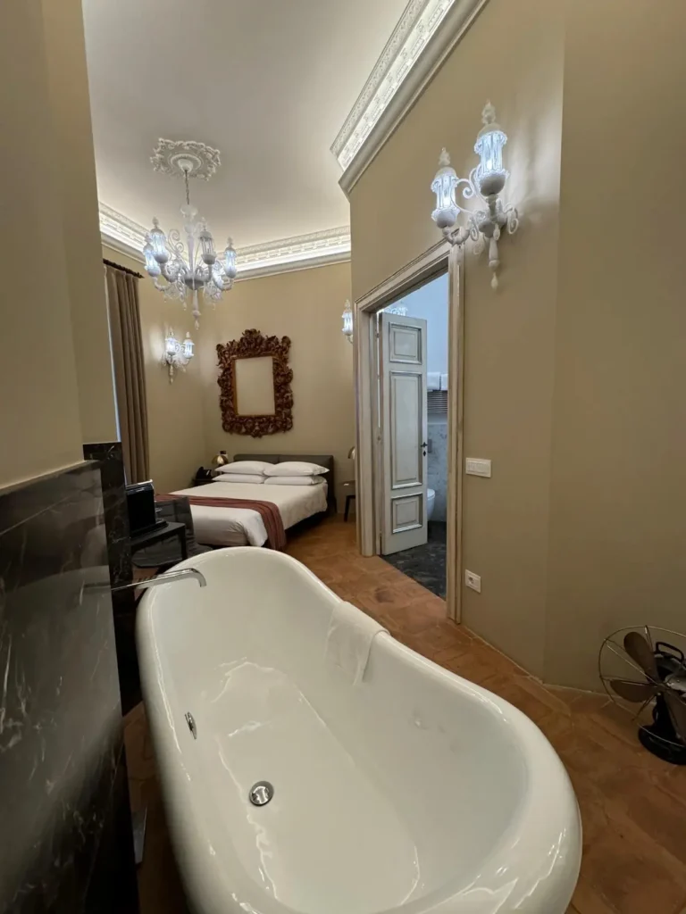 Vasca in camera Domus Beccia boutique hotel Milano Centrale esperienza lusso